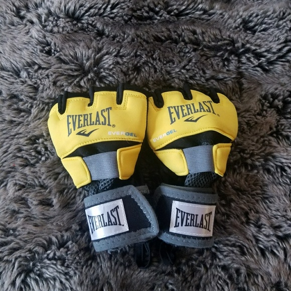 Everlast Hand Wraps only worn once! - Picture 1 of 2